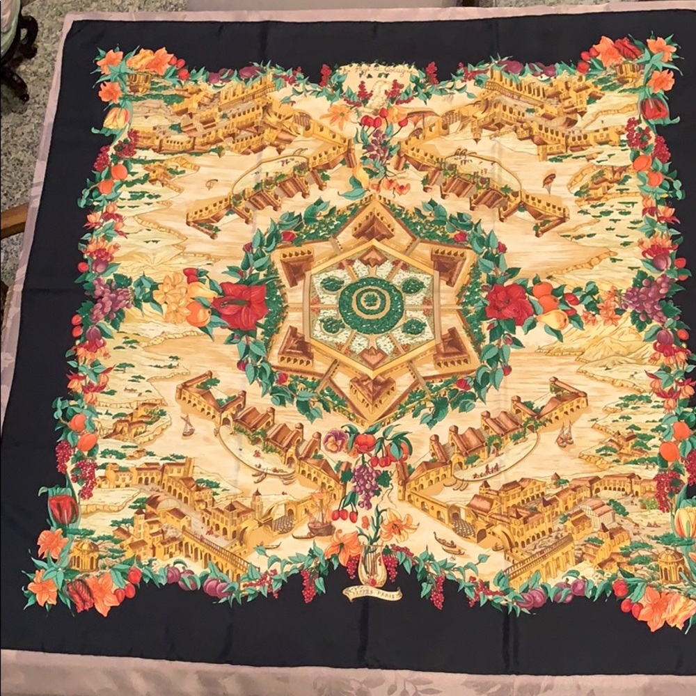 Hermès Women’s Silk Scarf 35”x 35” 💯 Authentic Hermès